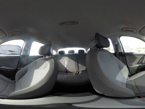 Used 2025 Kia K4 LXS image 41