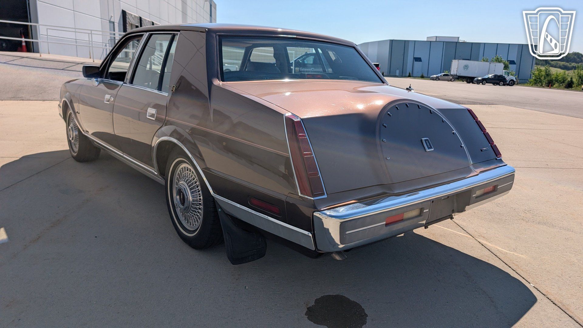 Used 1987 Lincoln Continental Signature RWD image 9