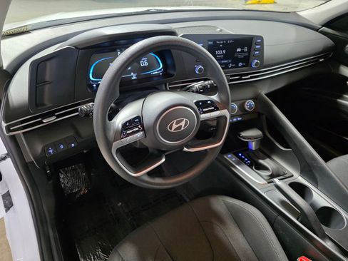 Used 2026 Hyundai Elantra SE FWD image 24