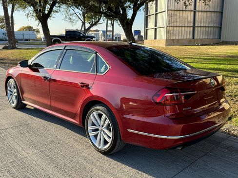Used 2019 Volkswagen Passat 2.0T Wolfsburg image 5