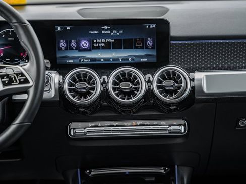 Certified 2024 Mercedes-Benz GLB 250 4MATIC w/ Winter Heating Package image 22