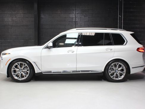 Used 2024 BMW X7 xDrive40i image 3