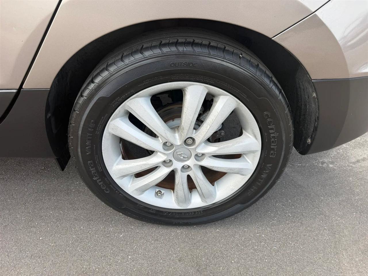 Used 2013 Hyundai Tucson Limited FWD image 17