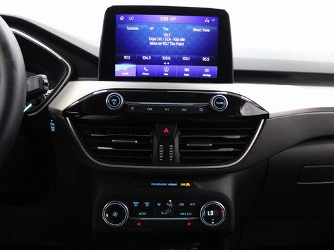 Used 2020 Ford Escape SE image 40