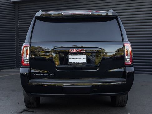 Used 2019 GMC Yukon XL SLT image 8