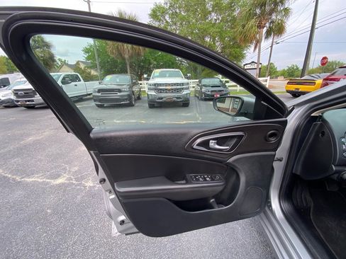 Used 2017 Chrysler 200 Limited Platinum image 26
