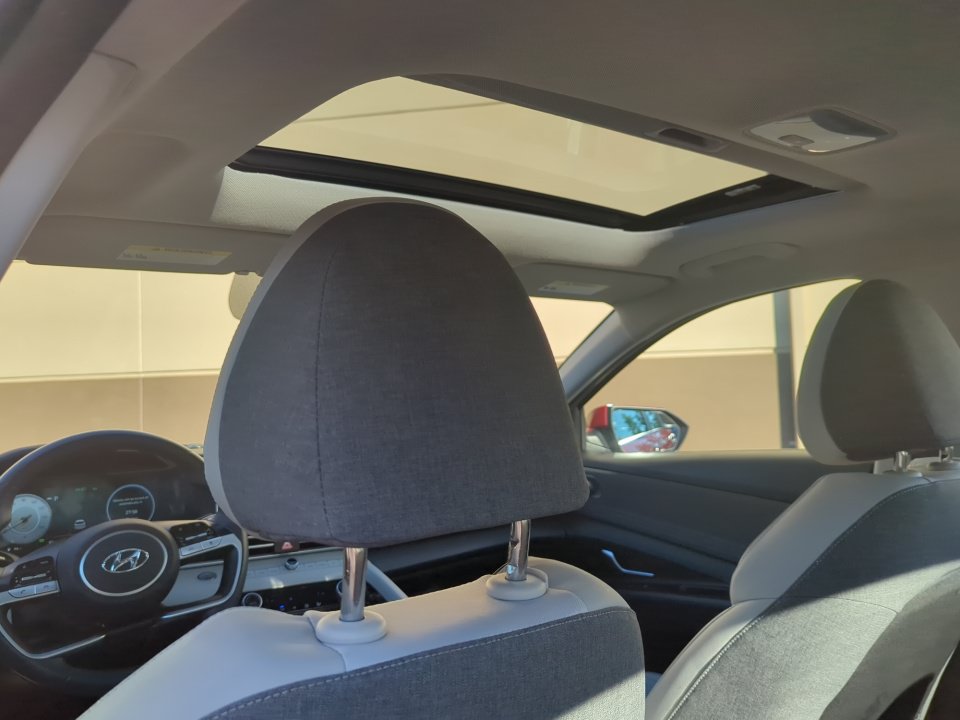 Used 2023 Hyundai Elantra Limited FWD image 18