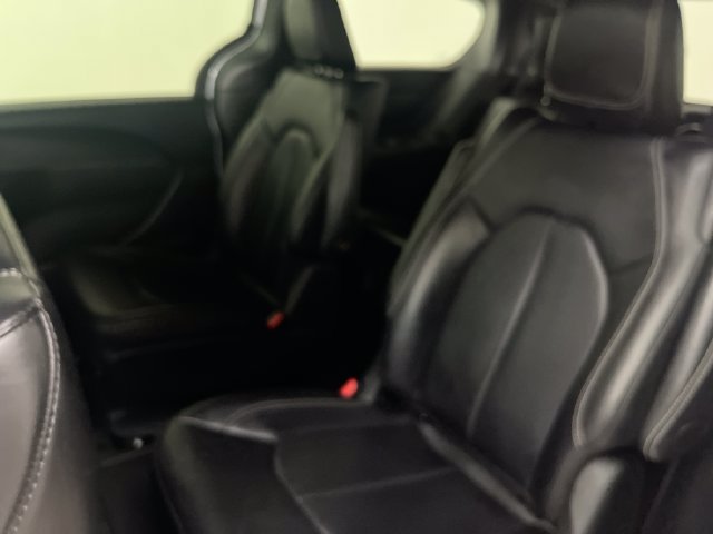 Used 2024 Chrysler Pacifica Limited FWD image 13