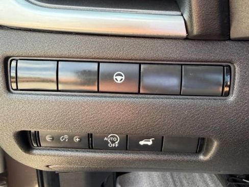 Used 2025 Nissan Rogue SV AWD/4WD image 25