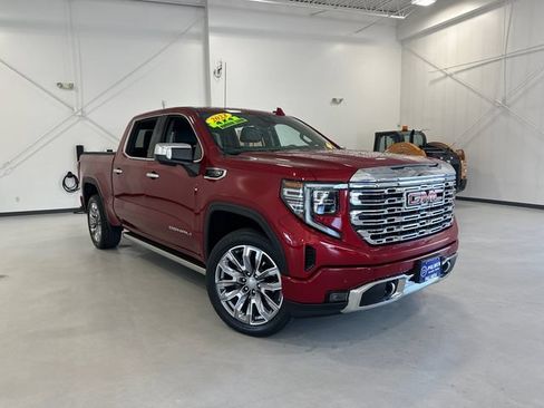 Used 2023 GMC Sierra 1500 Denali w/ Denali Reserve Package AWD/4WD image 4