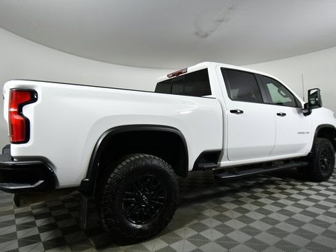 Used 2024 Chevrolet Silverado 2500 ZR2 w/ Technology Package image 10