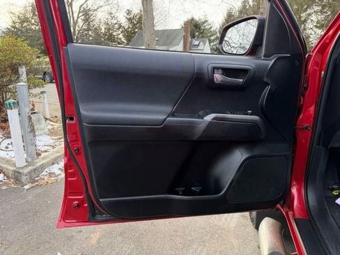 Used 2016 Toyota Tacoma TRD Sport w/ Towing Package image 18