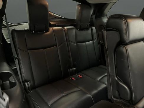 Used 2020 Nissan Pathfinder Platinum image 34