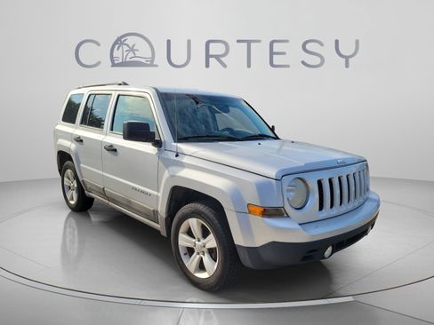 Used 2011 Jeep Patriot Sport w/ Tire & Wheel Group AWD/4WD image 4
