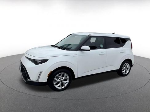 Used 2025 Kia Soul LX w/ LX Technology Package FWD image 8