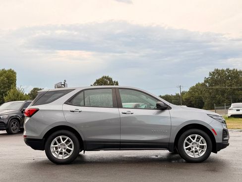 Used 2023 Chevrolet Equinox LS AWD/4WD image 9
