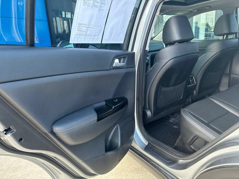 Used 2022 Kia Sportage EX AWD/4WD image 11