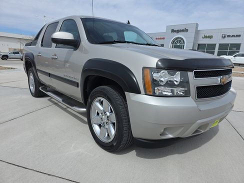 Used 2007 Chevrolet Avalanche LT w/ LT Preferred Equipment Group AWD/4WD image 3