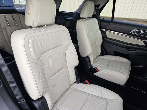Used 2017 Ford Explorer Platinum AWD/4WD image 26