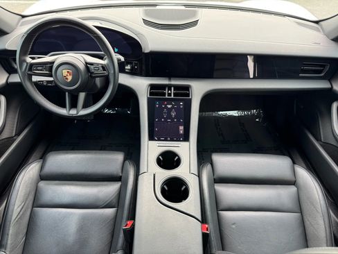 Used 2022 Porsche Taycan image 19