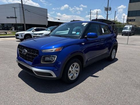Used 2023 Hyundai Venue SE FWD image 3