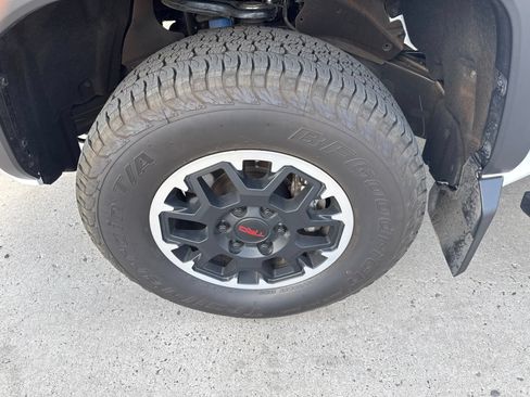 Used 2026 Toyota Tacoma TRD Off-Road w/ TRD Off Road Upgrade Package AWD/4WD image 9