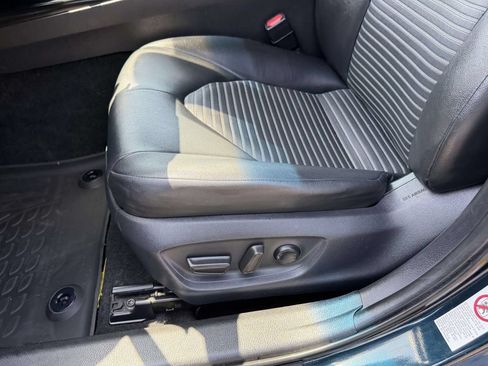 Used 2018 Toyota Camry SE FWD image 16