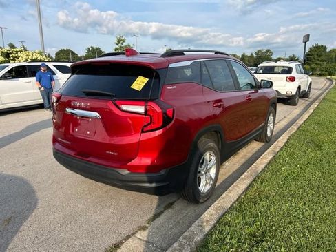 Used 2022 GMC Terrain SLE w/ Driver Convenience Package AWD/4WD image 3