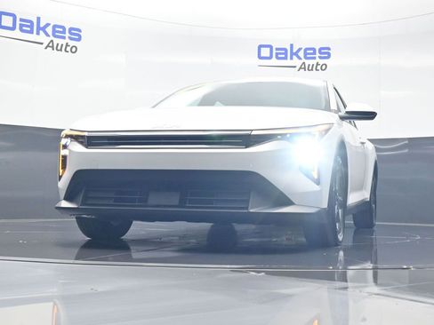 New 2025 Kia K4 FWD image 38