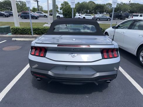 Used 2024 Ford Mustang Convertible RWD image 4