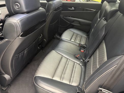 Used 2017 Kia Sorento SX image 29