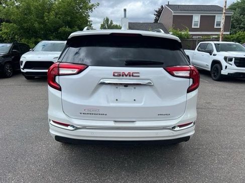 Used 2024 GMC Terrain Denali w/ Denali Premium Package AWD/4WD image 12
