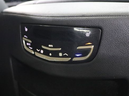 Used 2020 Cadillac Escalade Luxury w/ Escalade Sport Edition image 19