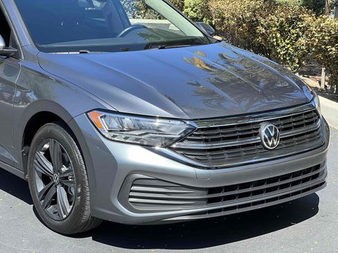 Used 2023 Volkswagen Jetta SE w/ Panoramic Sunroof Package FWD image 33