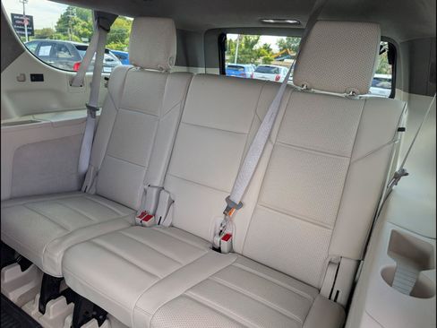 Used 2024 Cadillac Escalade ESV Premium Luxury Platinum AWD/4WD image 13