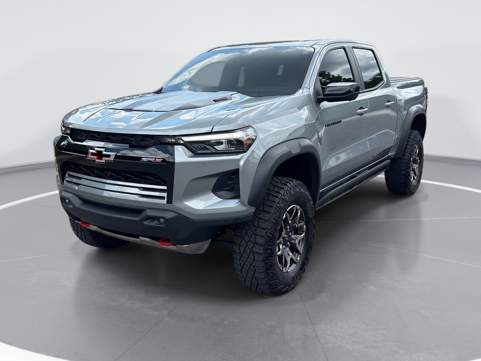 Used 2025 Chevrolet Colorado ZR2 w/ Technology Package AWD/4WD image 3