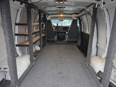 Used 2017 Chevrolet Express 2500 image 7