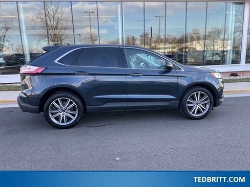 Used 2022 Ford Edge Titanium w/ Class II Trailer Tow Package image 9