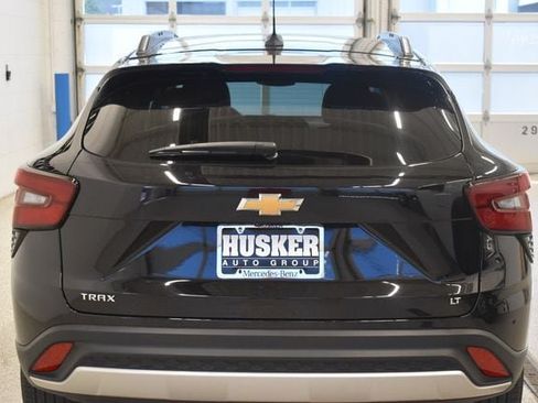 Used 2025 Chevrolet Trax LT FWD image 11
