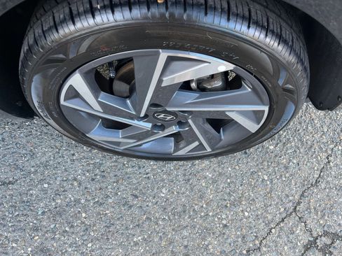 Used 2025 Hyundai Elantra SEL image 30