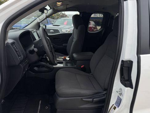 Used 2023 Nissan Frontier S image 12