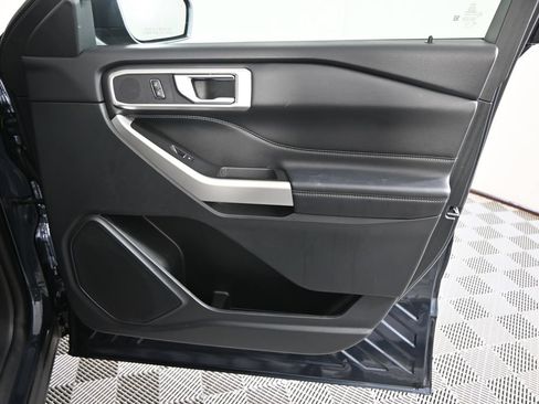 Used 2024 Ford Explorer XLT AWD/4WD image 12
