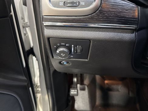 Used 2017 Jeep Grand Cherokee Summit AWD/4WD image 14