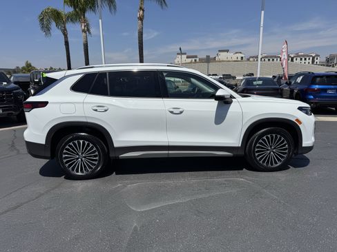 Certified 2025 Volkswagen Tiguan S FWD image 10