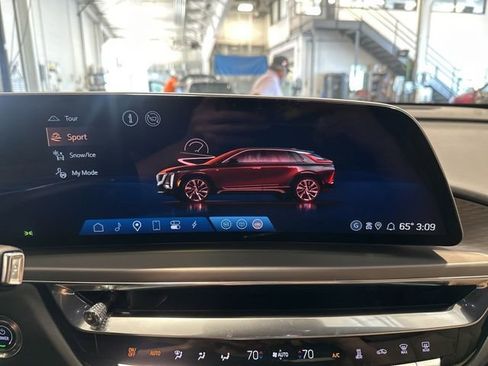 New 2024 Cadillac Lyriq Sport w/ Nappa Leather Package image 35