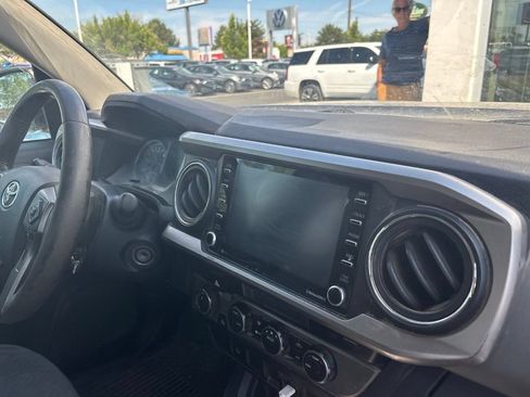 Used 2022 Toyota Tacoma SR5 AWD/4WD image 9