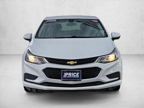 Used 2018 Chevrolet Cruze LT w/ Convenience Package FWD image 2