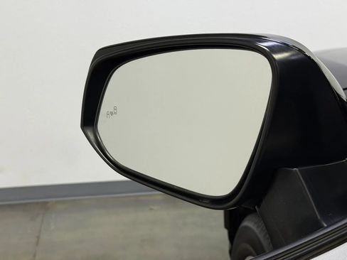 Used 2019 Toyota RAV4 XLE AWD/4WD image 17