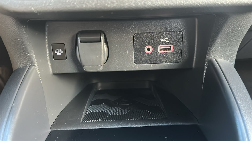 Used 2025 Nissan Versa SV FWD image 26