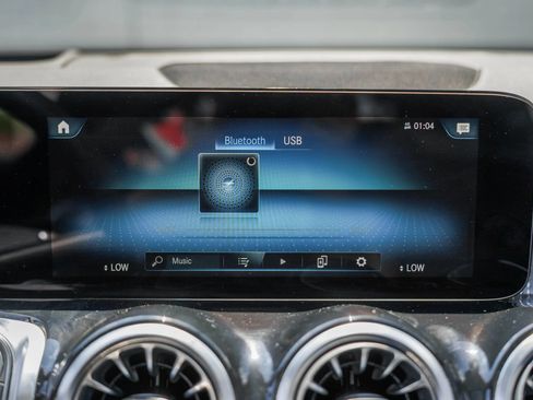 Used 2023 Mercedes-Benz EQB 250+ image 18